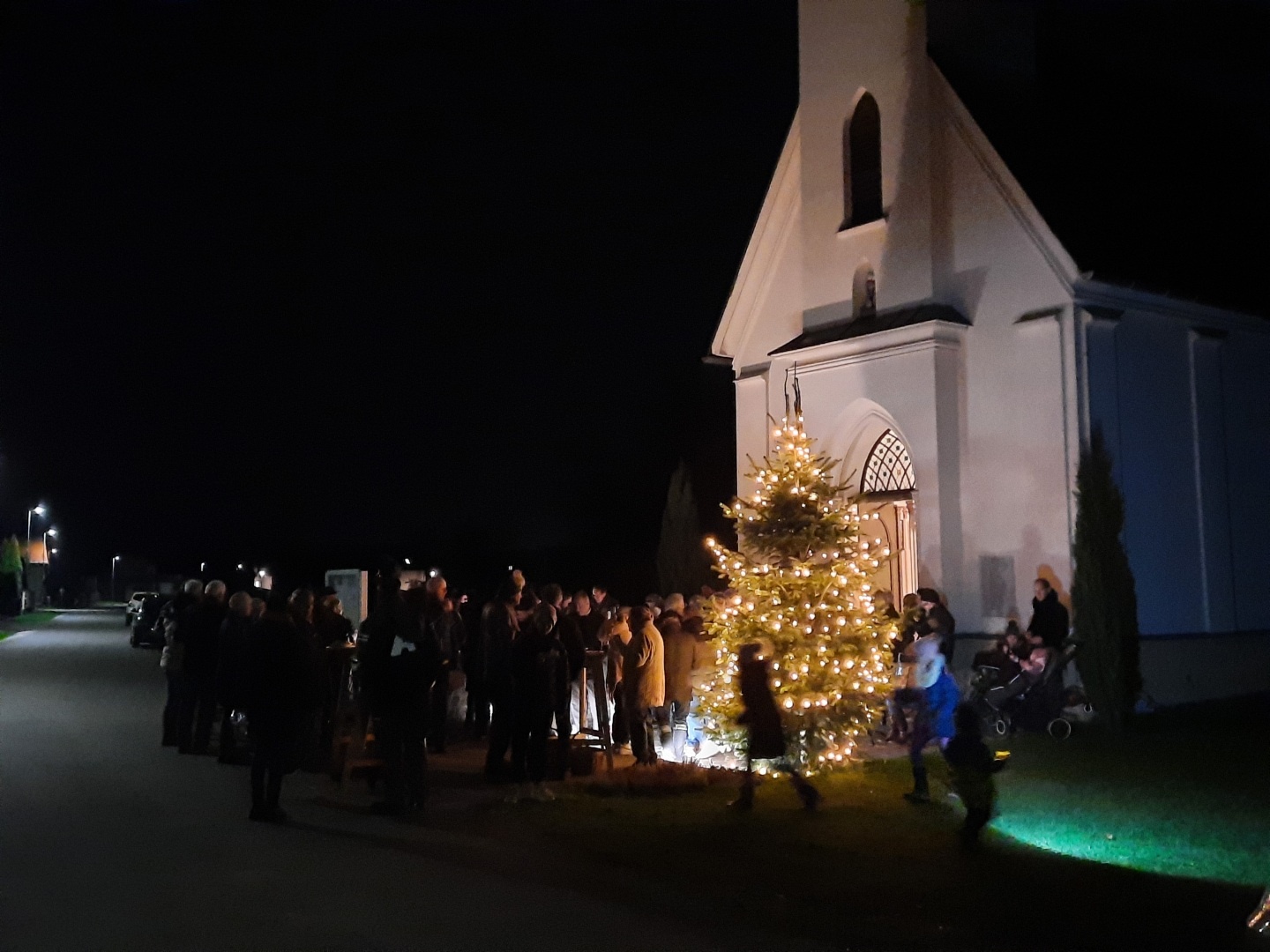 Adventkranzsegnung und Christbaumerleuchtung der Kapellengemeinschaft Gössendorf